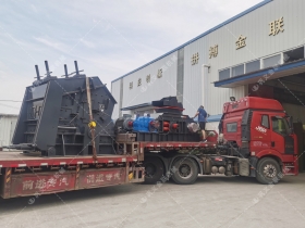 1000*700液壓對輥制砂機(jī)，1210反擊破發(fā)往四川